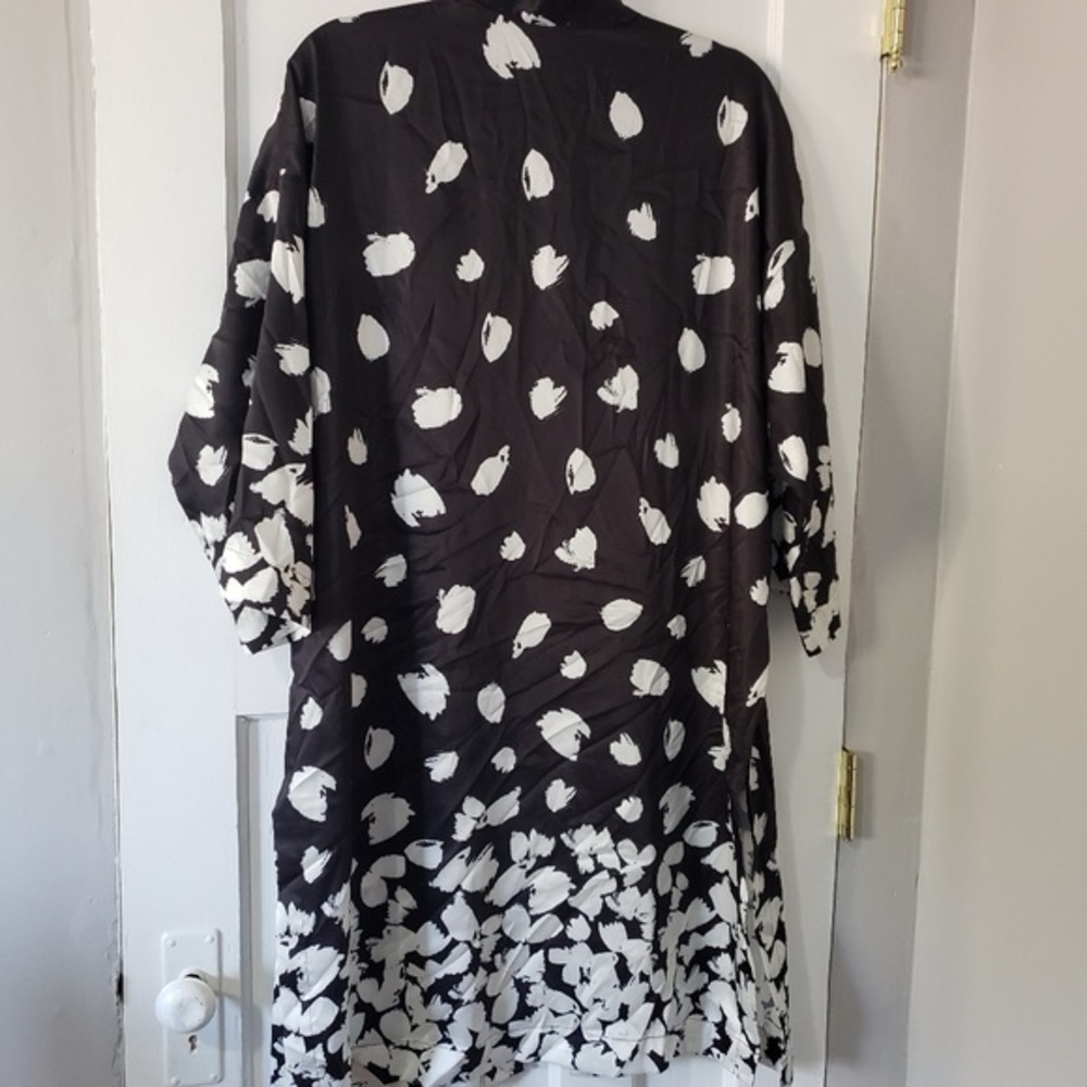 Chicos Petals Drama Ruana Black White Floral Print Kimono - Picture 11 of 13